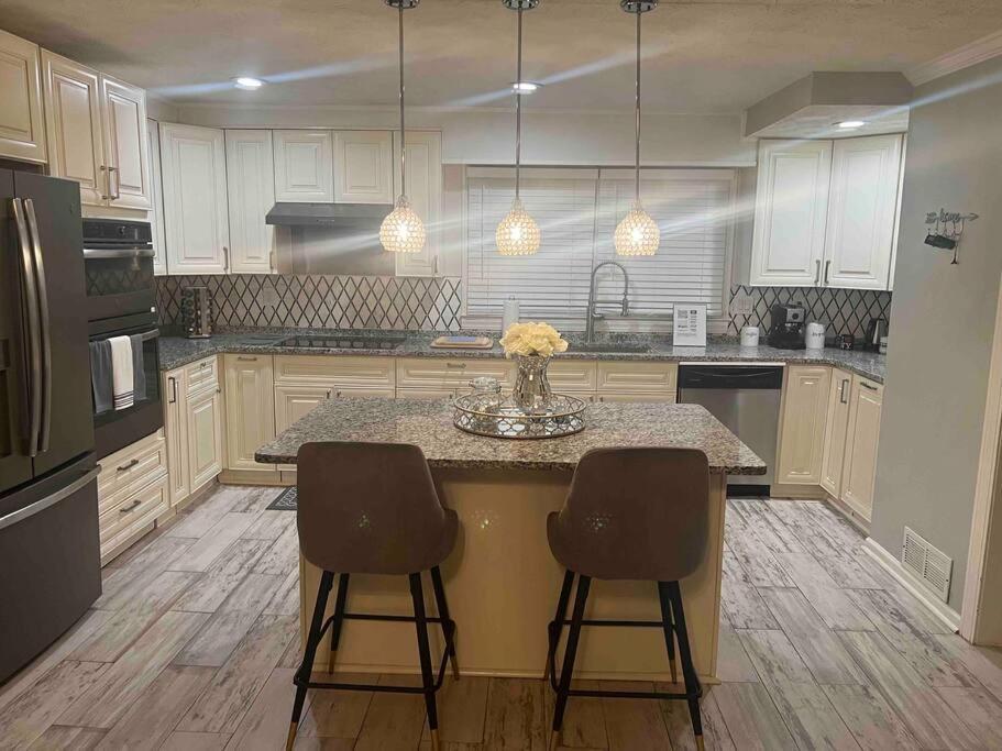 Renovated 3Bedroom 2.5Bath 2 Story House W/ Garage Лорънсвил Екстериор снимка